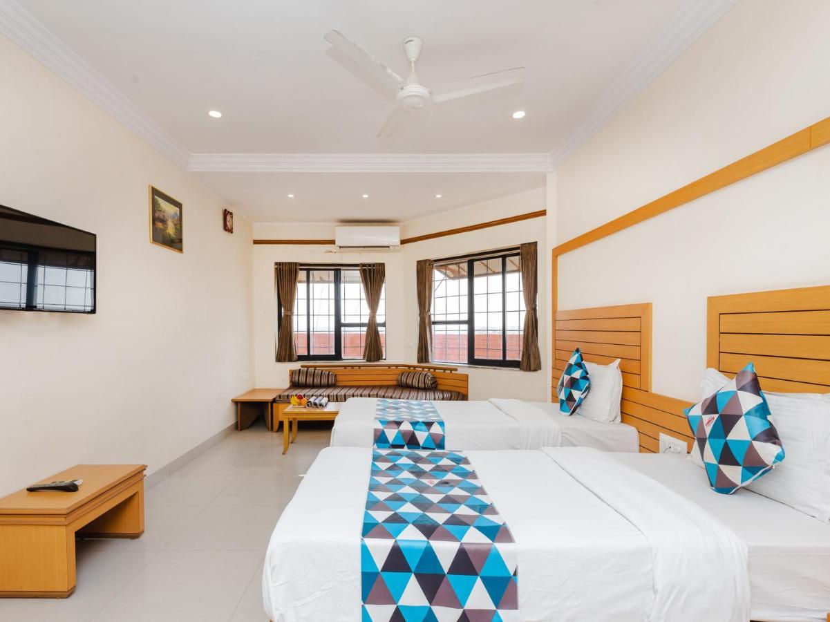 Hotel Galaxy Opp Surat Railway Station ภายนอก รูปภาพ