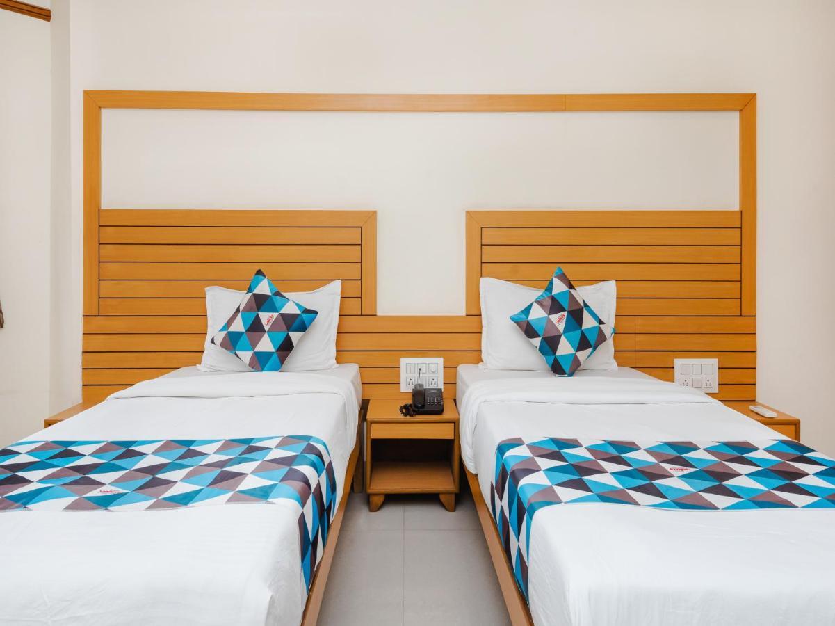 Hotel Galaxy Opp Surat Railway Station ภายนอก รูปภาพ