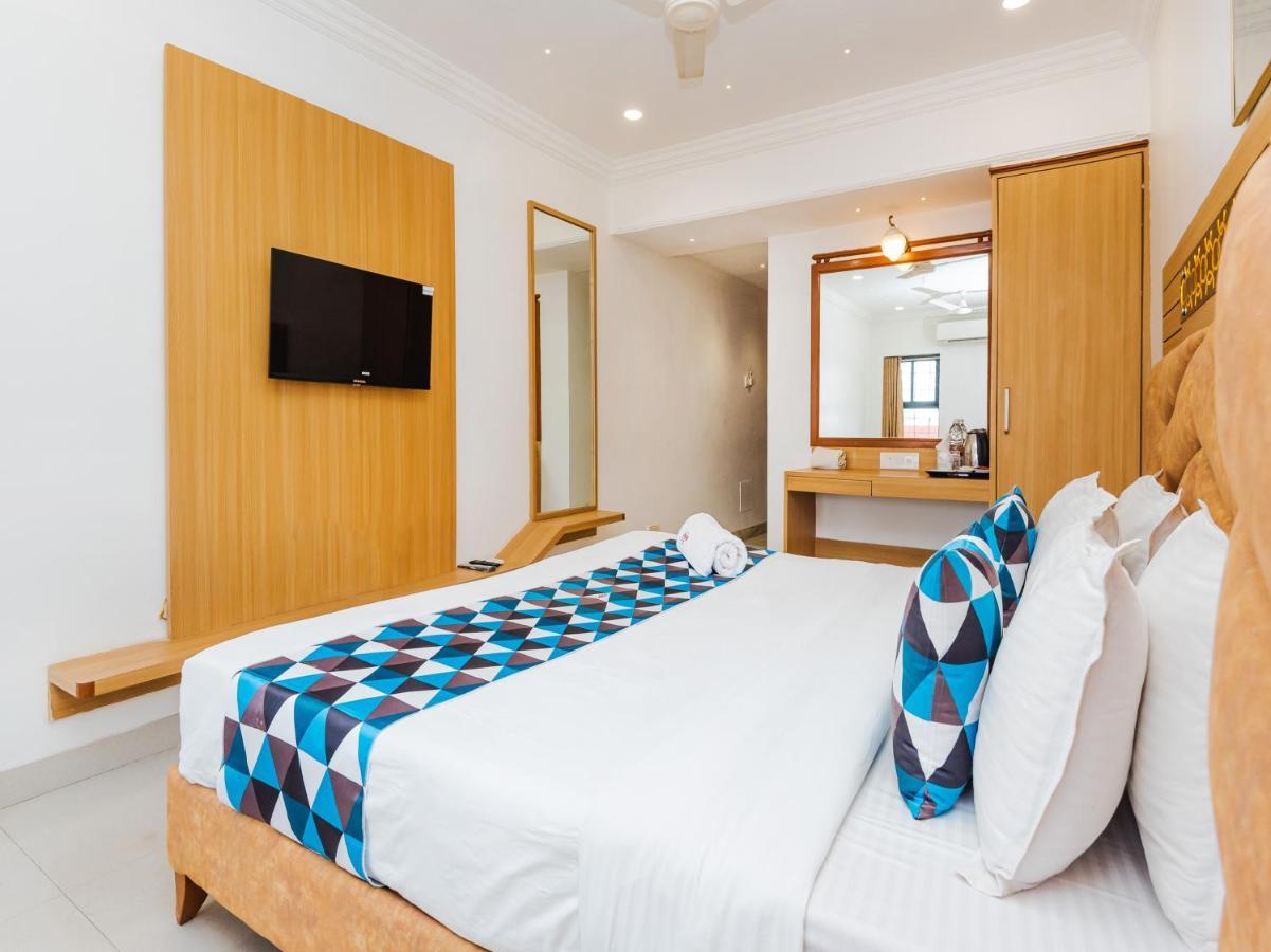 Hotel Galaxy Opp Surat Railway Station ภายนอก รูปภาพ