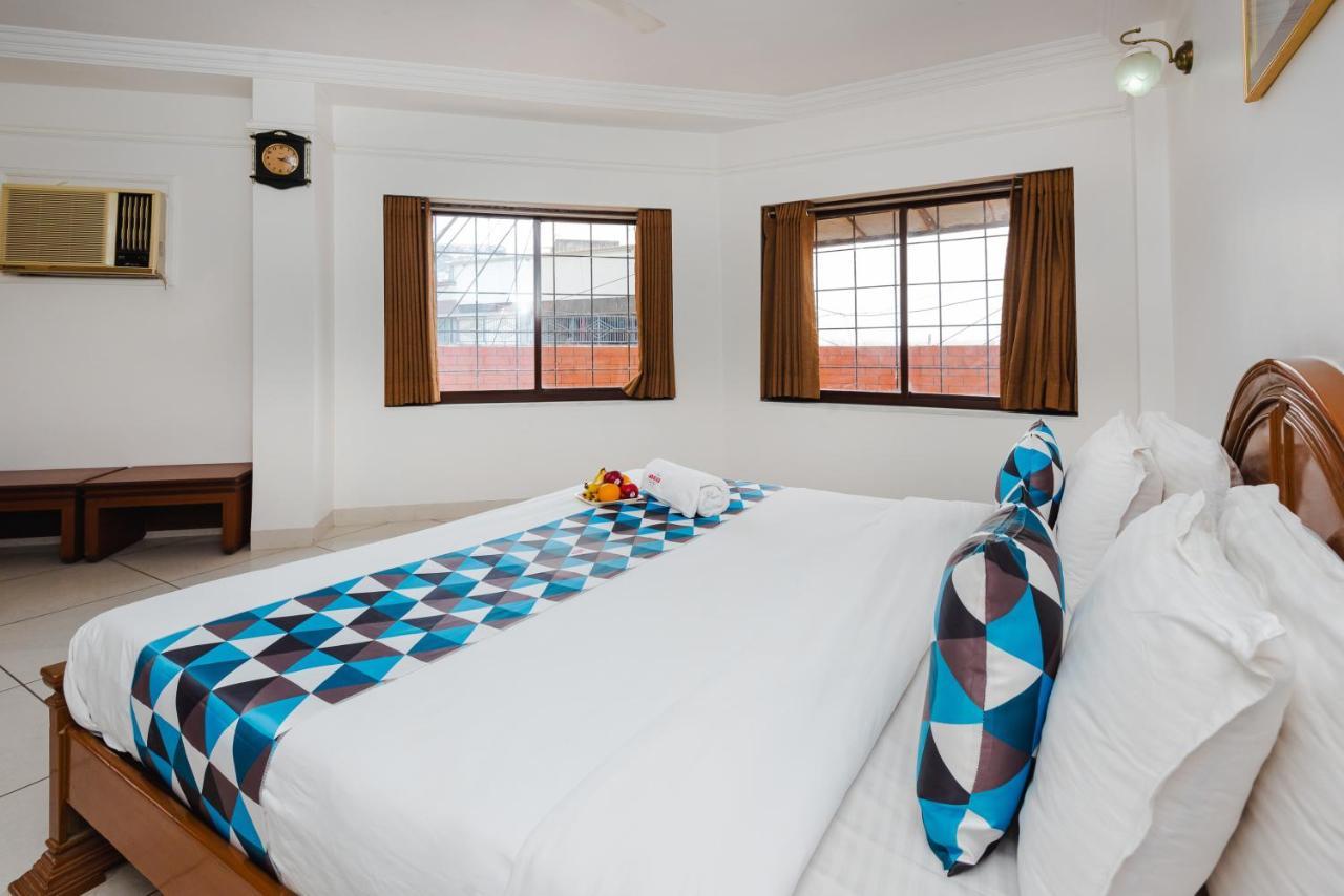 Hotel Galaxy Opp Surat Railway Station ภายนอก รูปภาพ