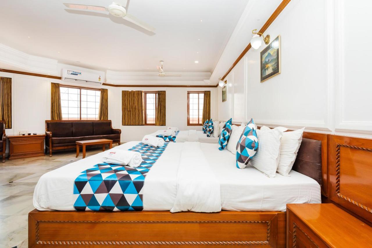 Hotel Galaxy Opp Surat Railway Station ภายนอก รูปภาพ
