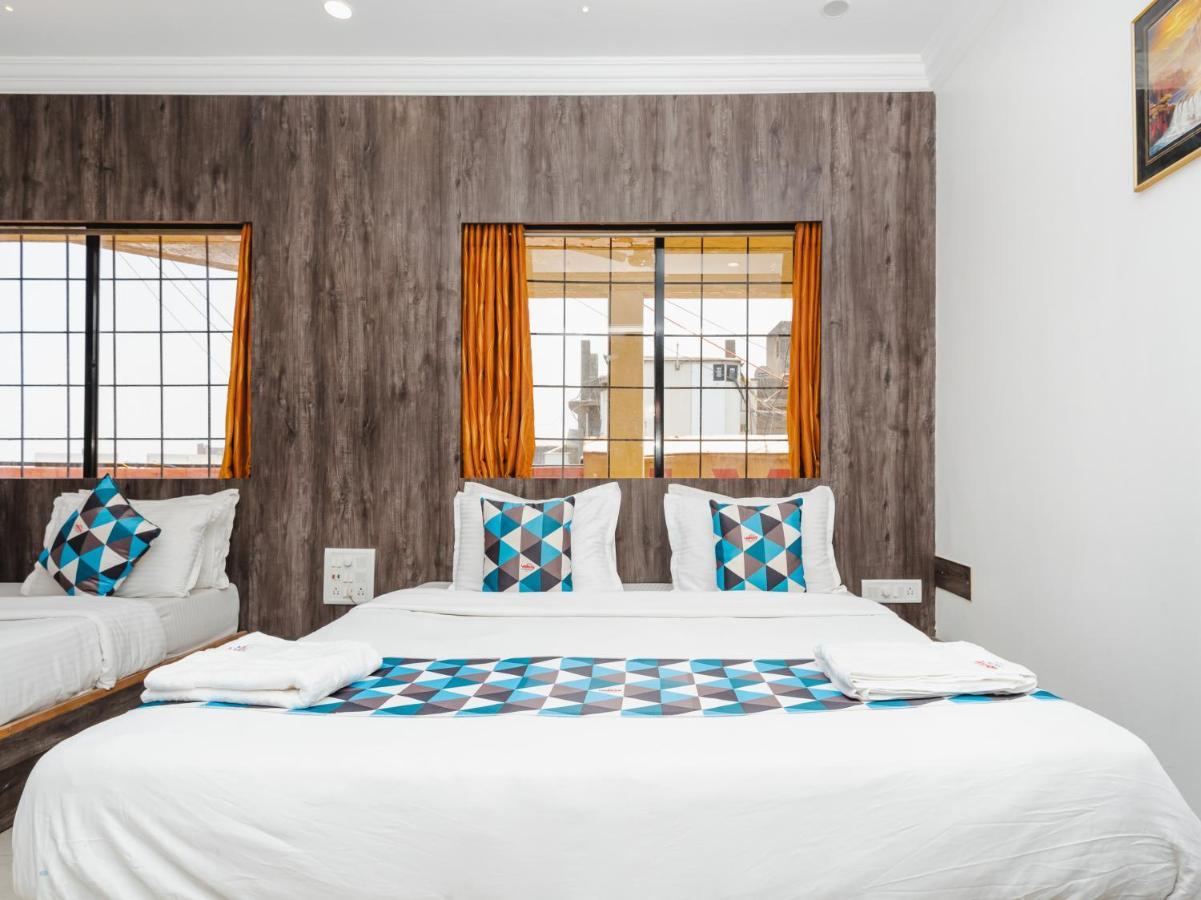 Hotel Galaxy Opp Surat Railway Station ภายนอก รูปภาพ