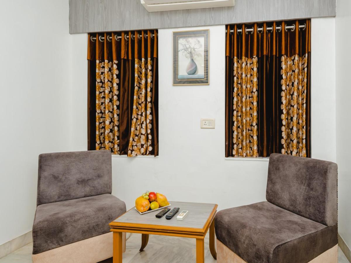 Hotel Galaxy Opp Surat Railway Station ภายนอก รูปภาพ