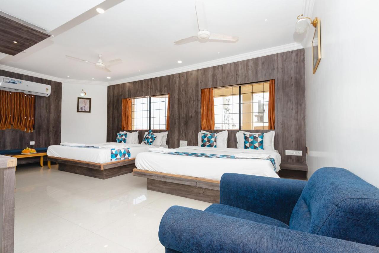 Hotel Galaxy Opp Surat Railway Station ภายนอก รูปภาพ