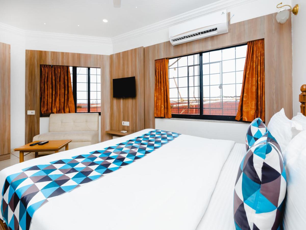 Hotel Galaxy Opp Surat Railway Station ภายนอก รูปภาพ